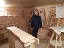 В мастерской резчика Федотова Михаила Николаевича