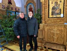 Обсуждаем ход работ по изготовлению алтаря в возрождаемом храме.