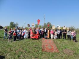 Закладка камня на месте возведения монумента  героям - землякам, защищавшим Родину в годы Великой Отечественной войны. Село Мокрый Корь Ясногорского района Тульской области. 9 мая 2016 года.