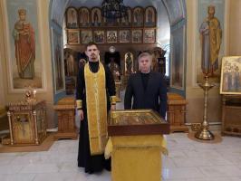 Установлены частицы святых мощей на икону Трёх Святителей для храма Рождества Христова села Мокрый Корь. 13 февраля 2020 года.