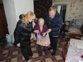 Народные артисты России Наталья Гвоздикова и Юрий Чернов посетили село Мокрый Корь. 26 ноября 2017 года.